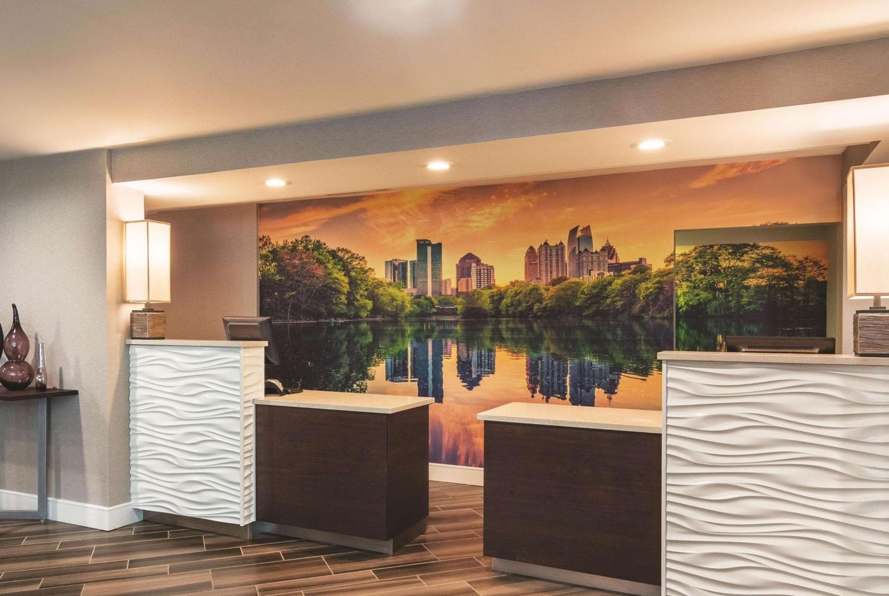 La Quinta Inn and Suites by Wyndham Atlanta Perimeter Medical