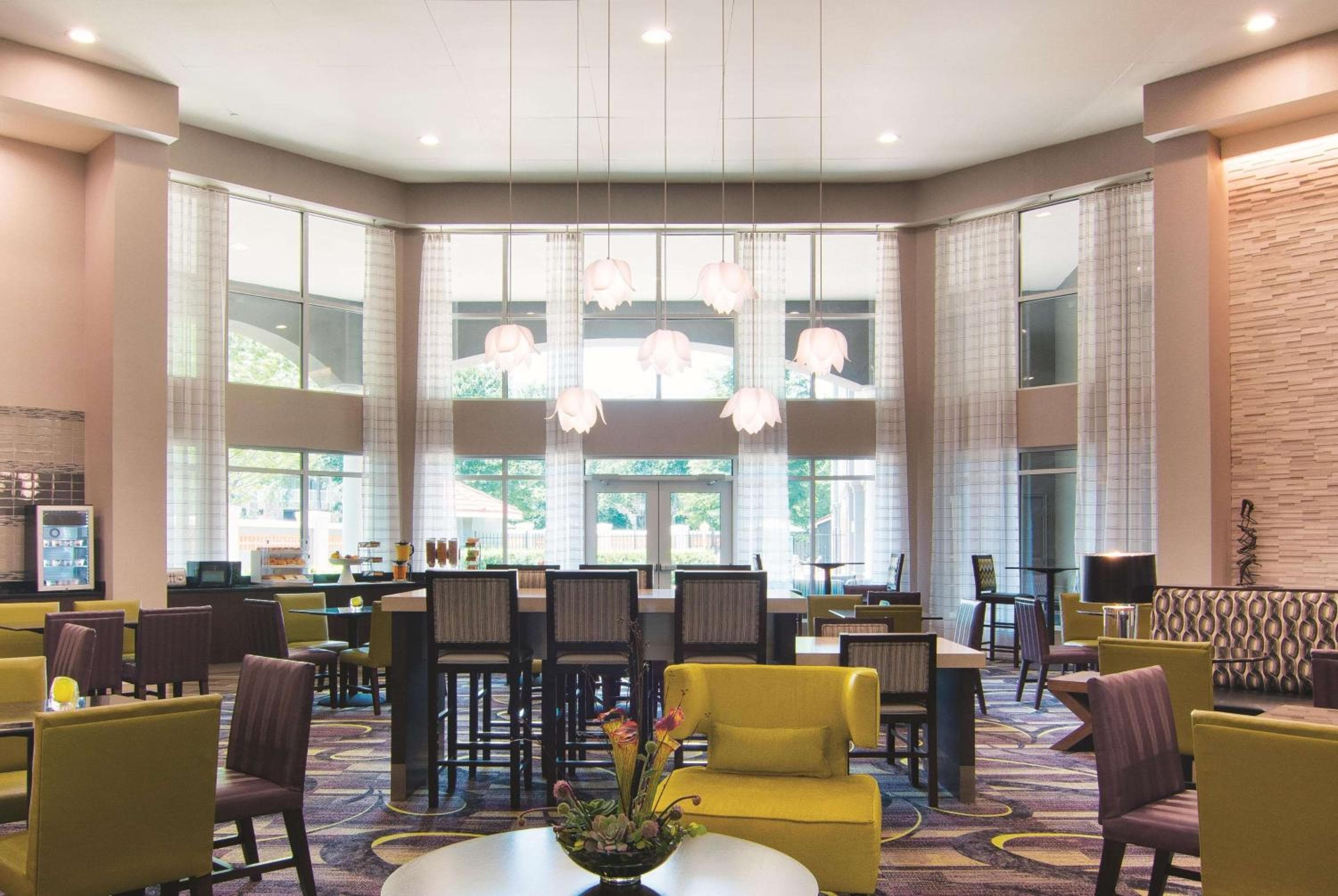 La Quinta Inn and Suites by Wyndham Atlanta Perimeter Medical