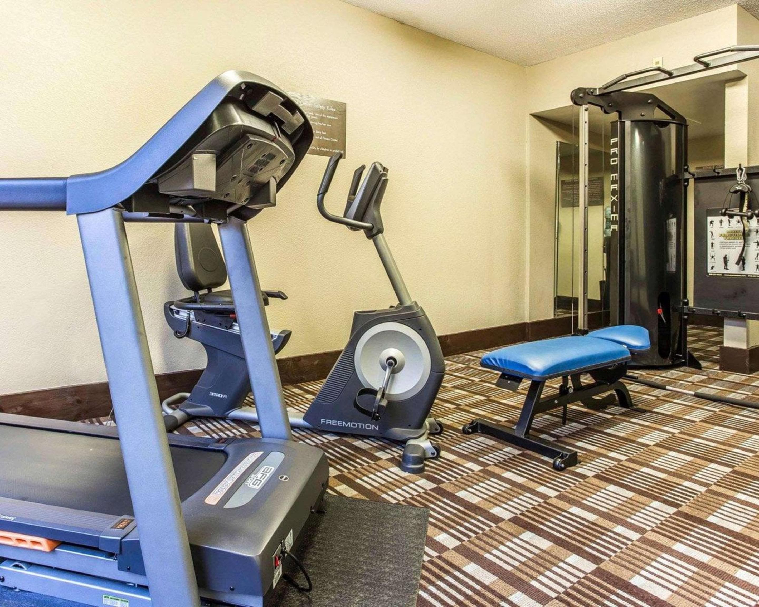 Comfort Inn & Suites – Ballpark Area