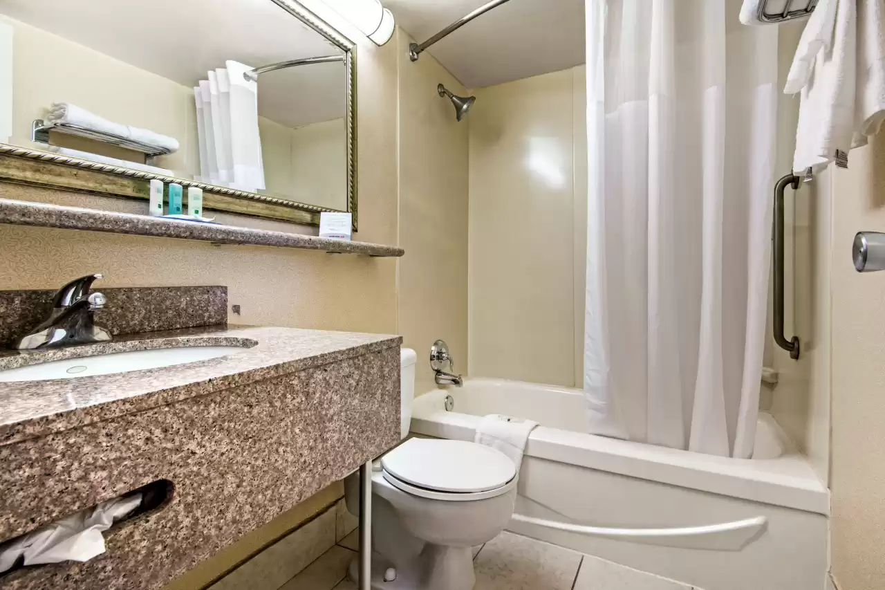 Quality Inn & Suites 5585 Ambler Drive Mississauga Ontario