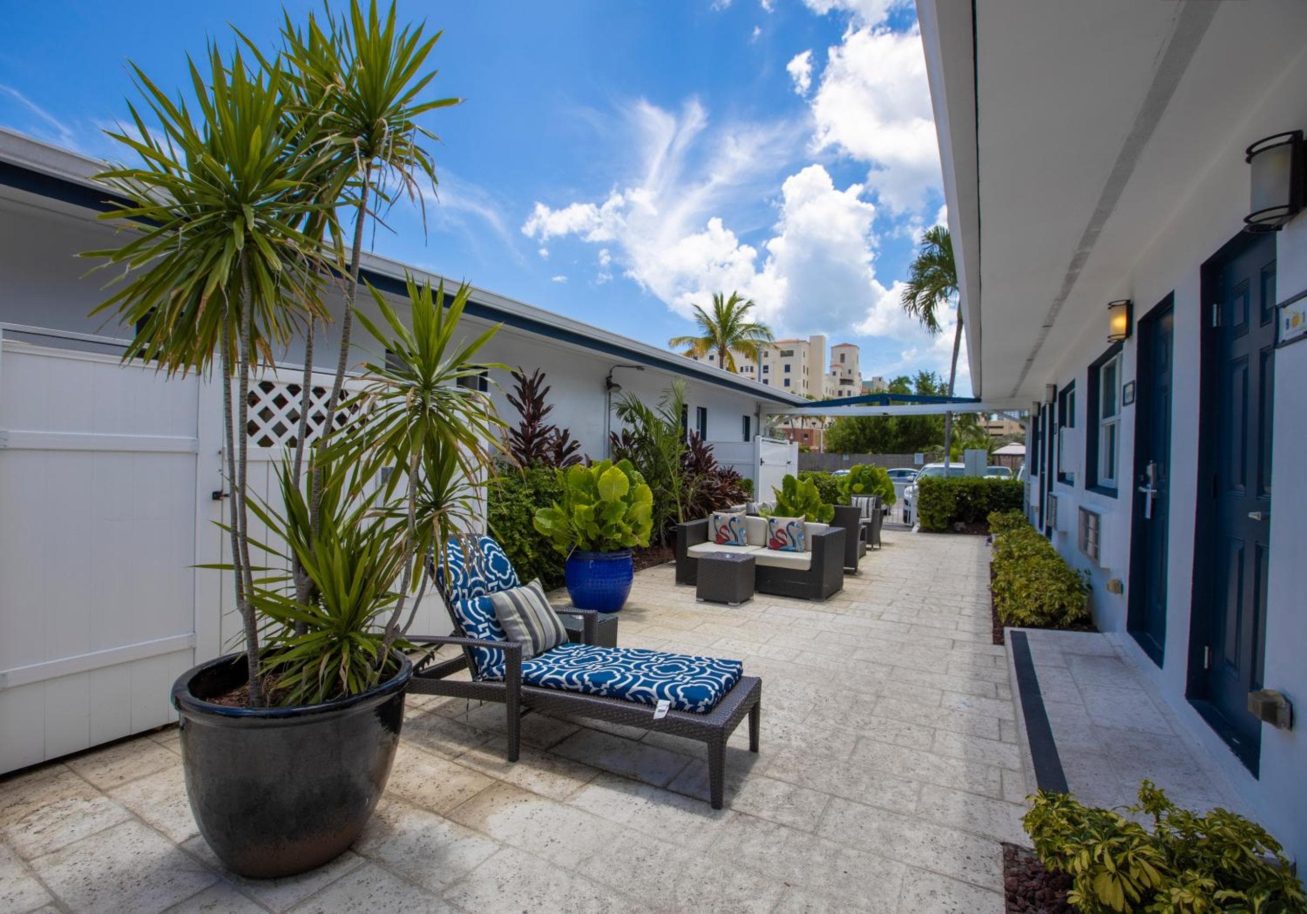 Hollywood Beach Suites and Hotel