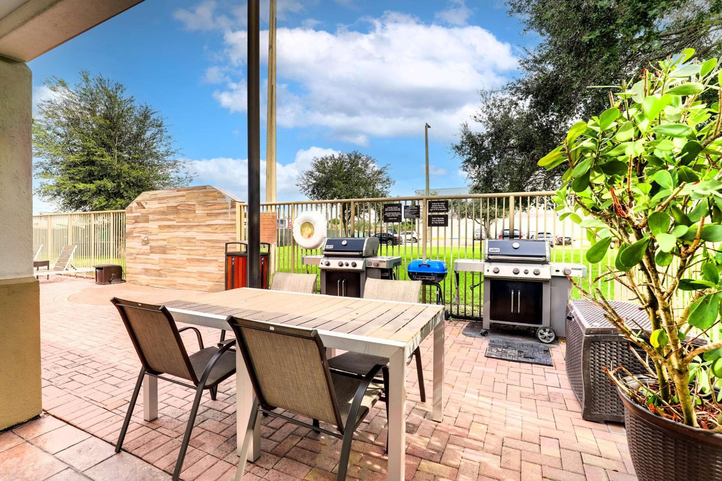 Sonesta Simply Suites Miami Airport Doral