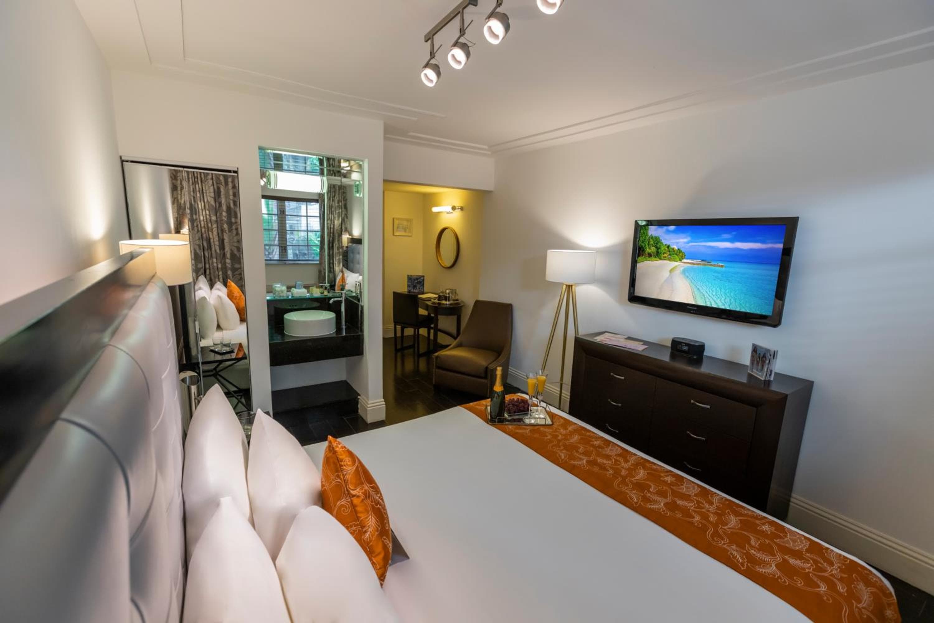 Riviera Suites South Beach